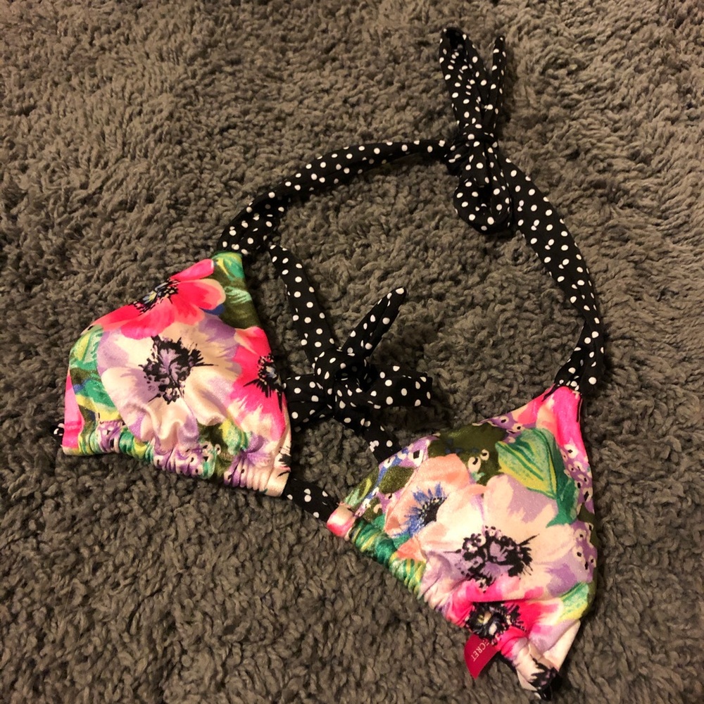 Victoria’s Secret bikini top